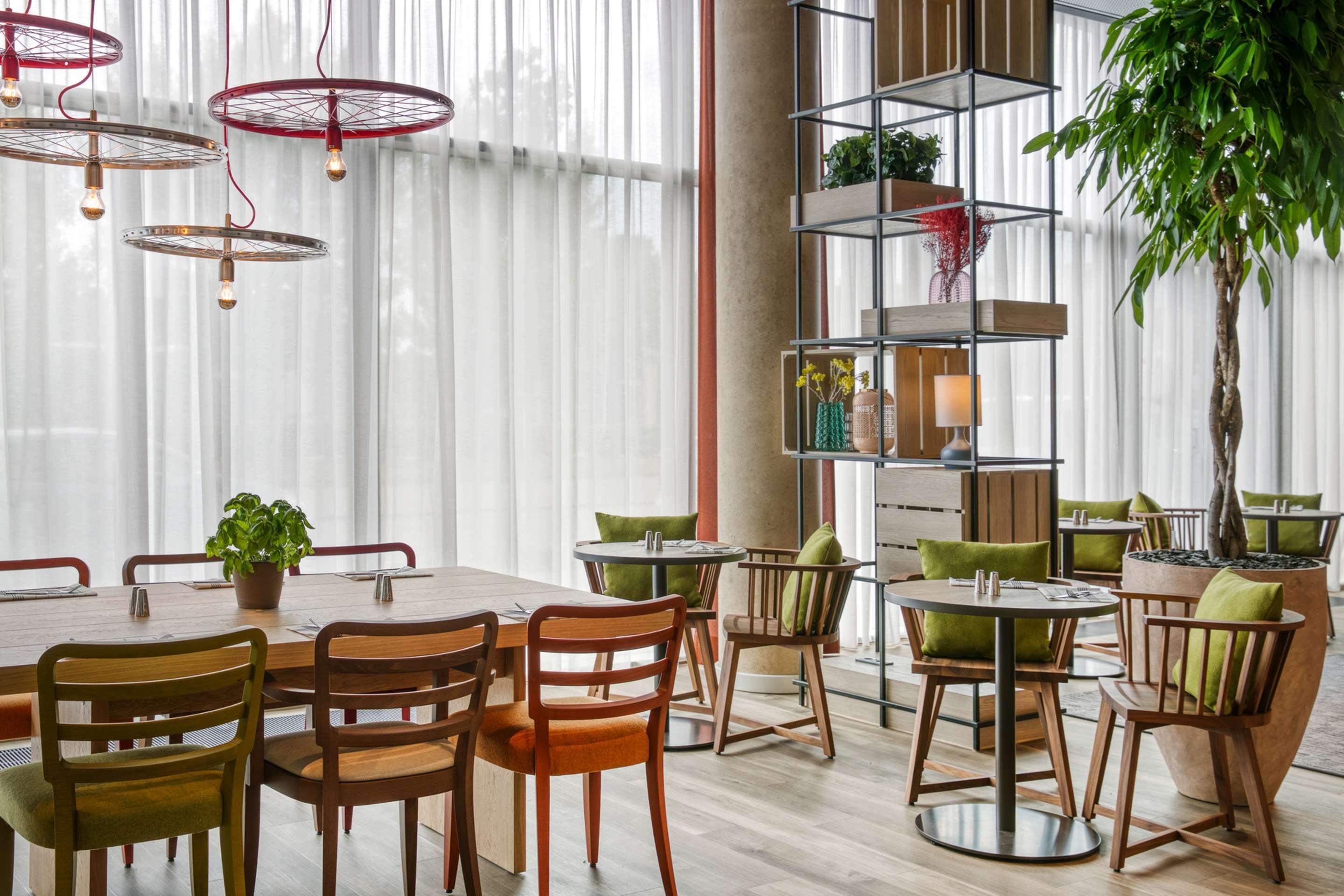 Intercityhotel Саарбрюккен Экстерьер фото
